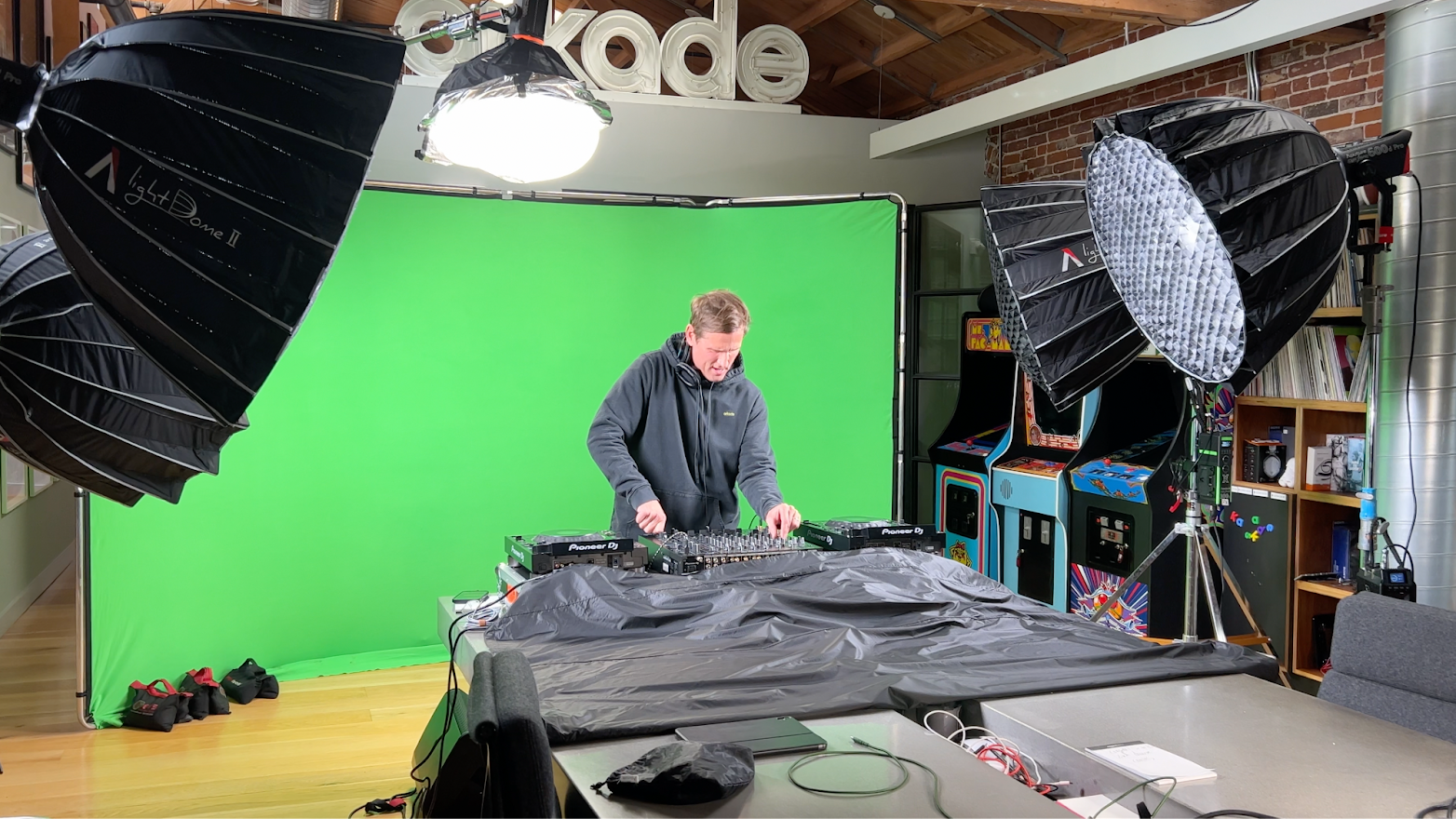Kaskade recording his set in his LA Studio.
