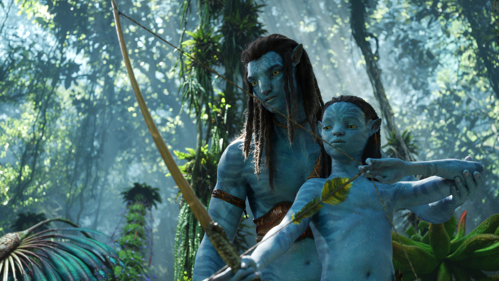 (L-R): Jake Sully (Sam Worthington) and Neteyam (Jamie Flatters) in 20th Century Studios' AVATAR: THE WAY OF WATER. Photo courtesy of 20th Century Studios. © 2022 20th Century Studios. All Rights Reserved.